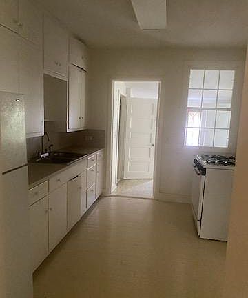 3rd image of 541 E Pecan St #2