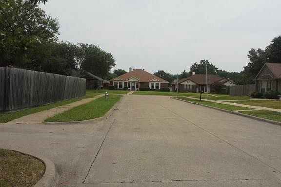 3rd image of 4910 Crestpoint Ln