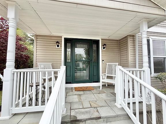 2nd image of 9 Schoolhouse Ln