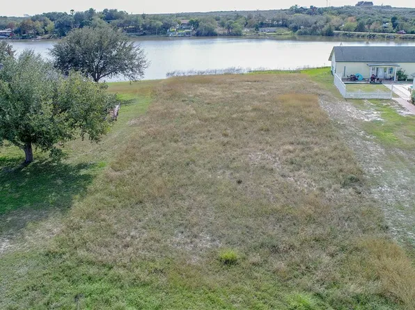327 Lakeshore Dr, Sandia, TX 78383