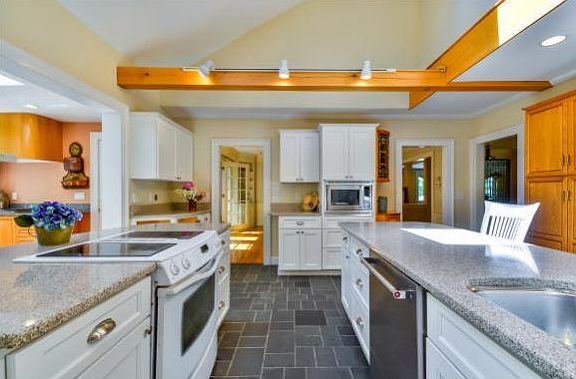 3rd image of 34 Flagg Rd