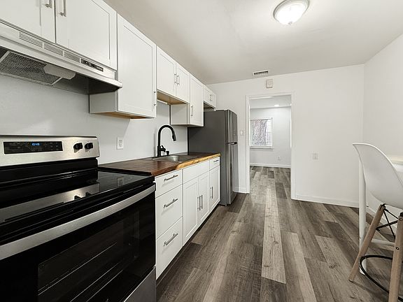 4th image of 1033 Tyrone Blvd N