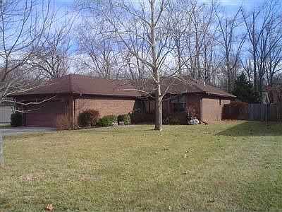 2nd image of 922 S Belcrest Ave