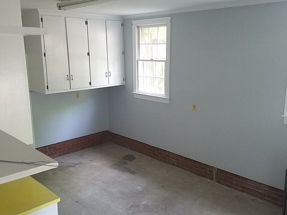 5th image of 1725 Beaumont Dr
