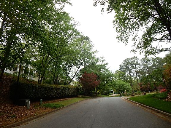 4th image of 230 Rhine Dr