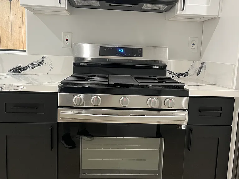216 E 29th St — Photo 11