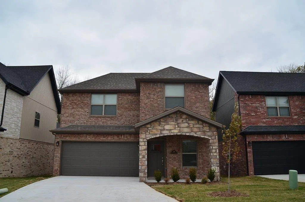 3 bed, 2.5 bath, 1800 sqft, $2,150 — Photo 1