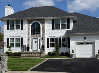 8 Heritage Drive, Englishtown, NJ 07726