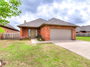 1108 Golden Leaf Dr, Moore, OK 73160