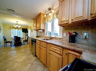 95 Crest St, Wethersfield, CT 06109