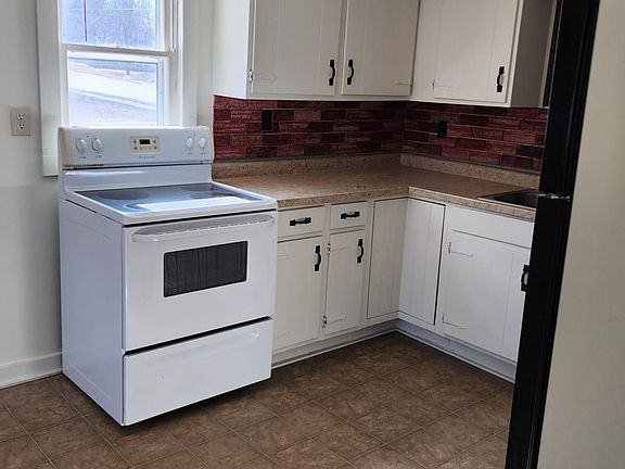 5th image of 605 S Pleasant St