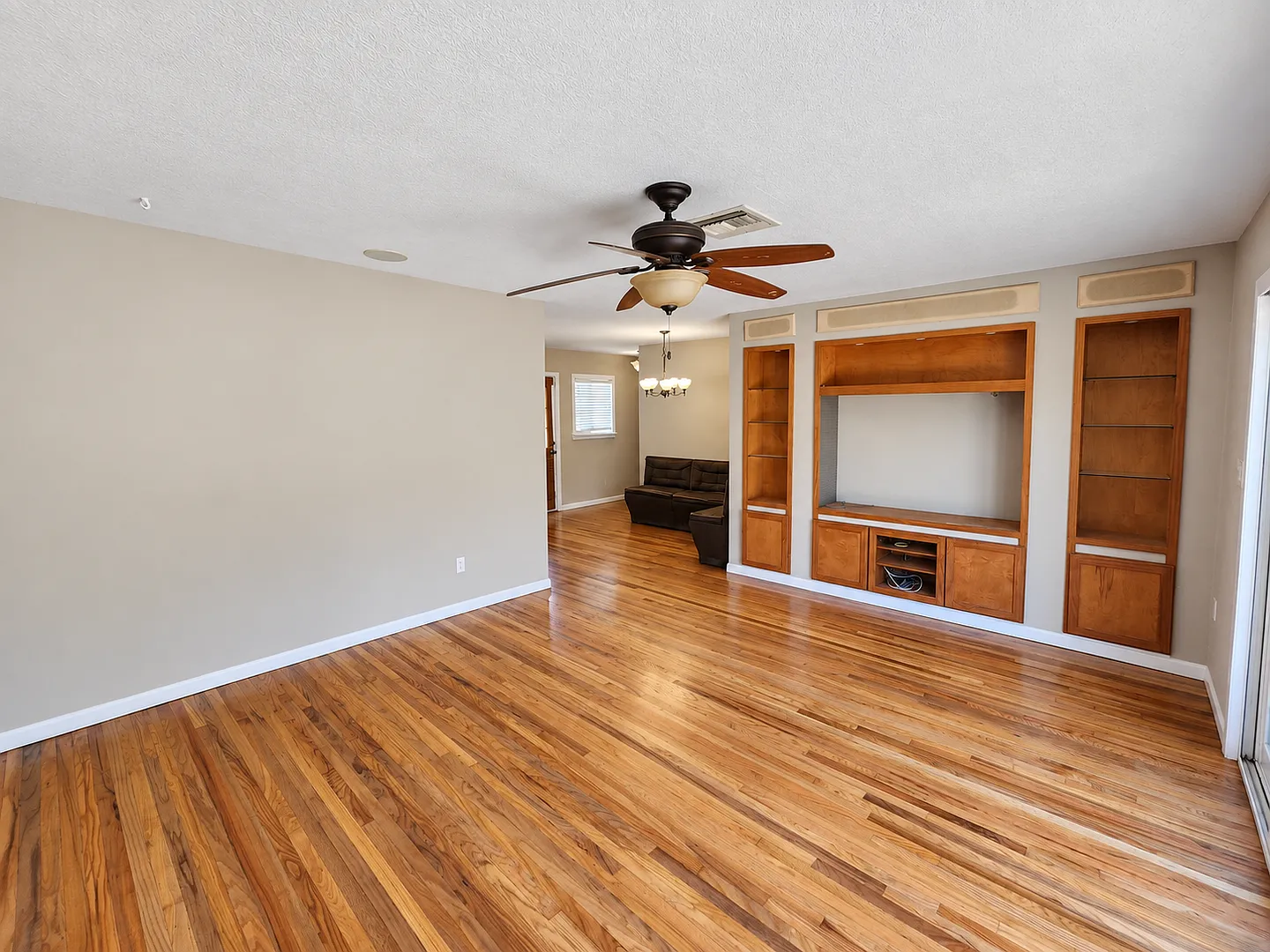 Single Story 4 Bedroom House in Clairemont/Bay Park — Photo 3