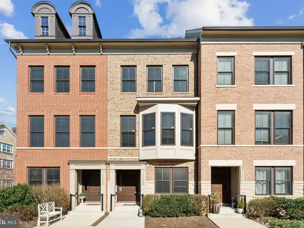 20398 Codman Dr, Ashburn, VA 20147