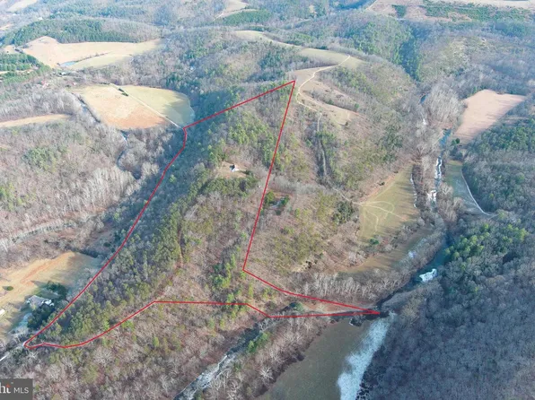 320 Cowgill Ln, Paw Paw, WV 25434