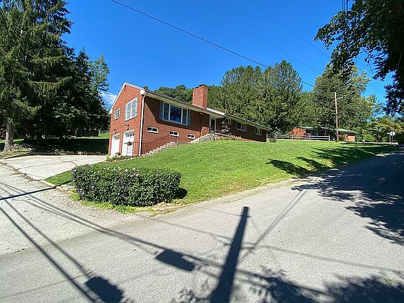 5th image of 6 Dogwood St