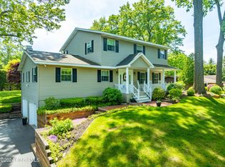 29 Henkes Ln, Latham, NY 12110
