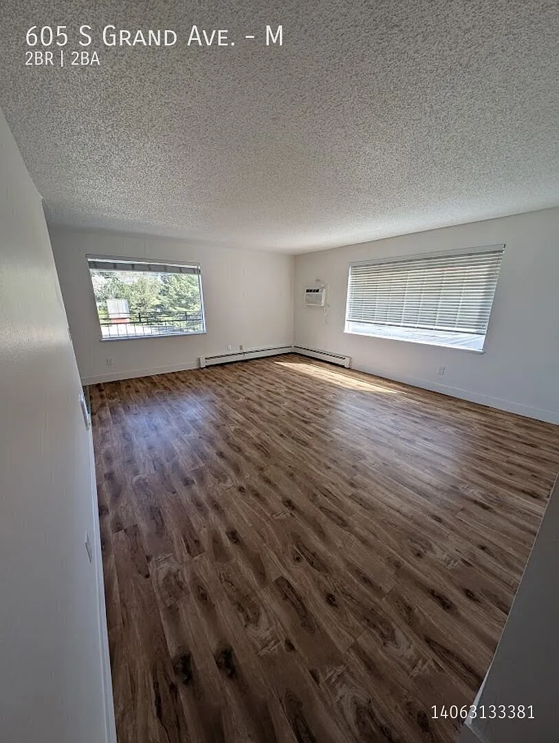 Top-Floor Living with a View Space, Style & Comfort in Pullman — Photo 3