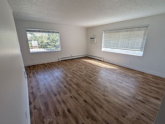 3rd image of 605 S Grand Ave APT M