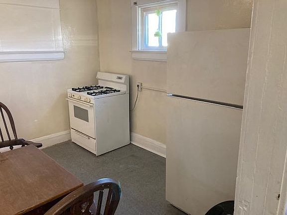 3rd image of 296 Lake St APT 1