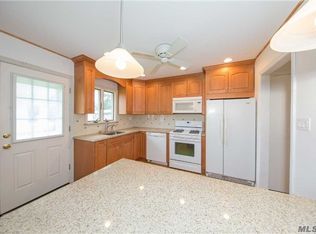 11 Albert Rd, Hicksville, NY 11801