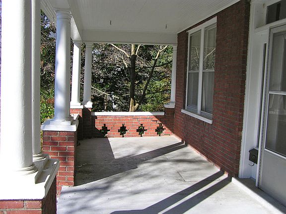 5th image of 17 Edmondson Ave