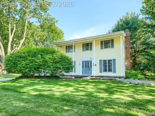 4232 Knollwood Dr, Grand Blanc, MI 48439