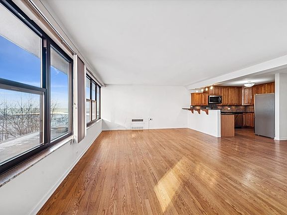 5th image of 5801 N Sheridan Rd APT 2B