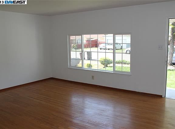 4th image of 339 Copperfield Ave