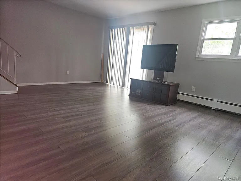 60 Sarah Ln — Photo 8