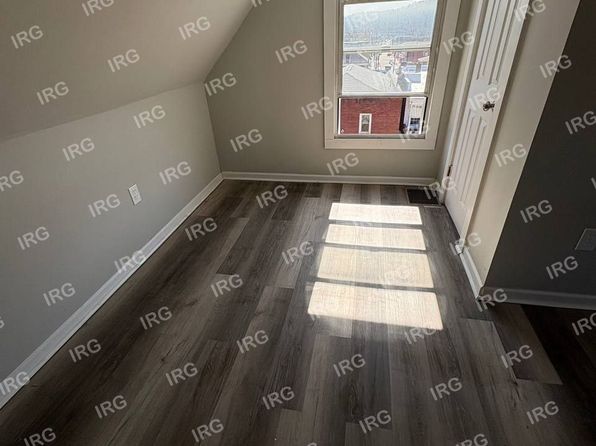 518 7th St, Trafford, PA 15085