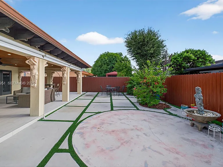 2431 SW 127th Ave — Photo 10