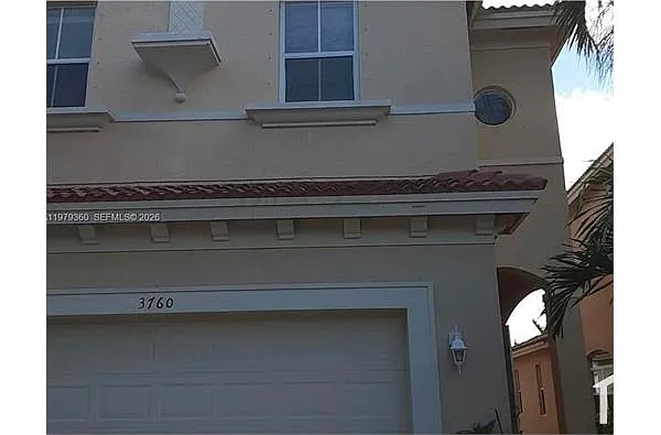 Building Photo - 3760 NE 9th Ct