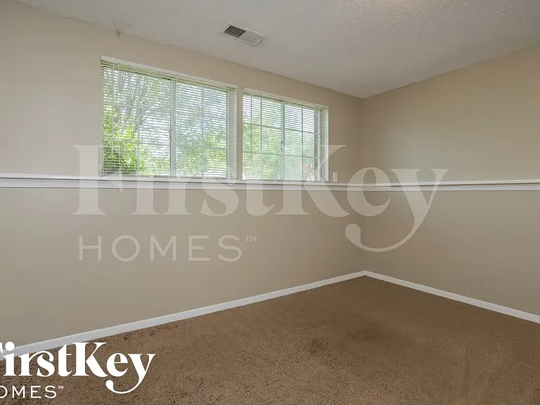 4321 Castle Heights Dr — Photo 12