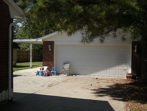 2nd image of 7414 Edenroc Ln
