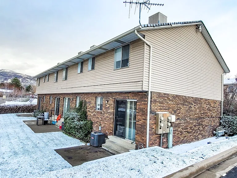 392 W 400 N — Photo 25
