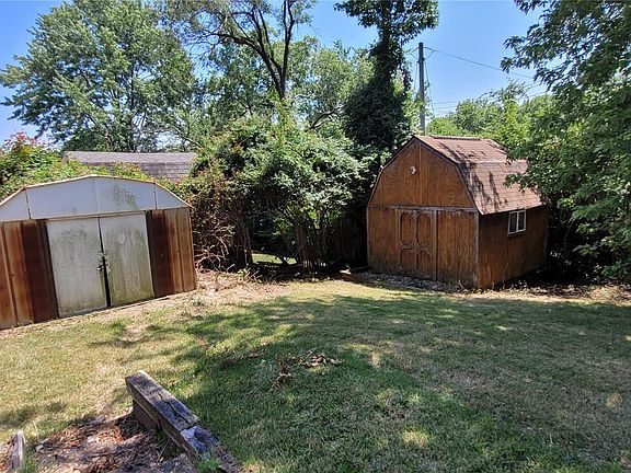 3rd image of 8548 Leith Ave
