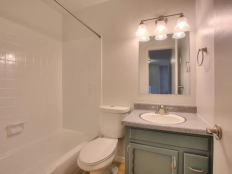 7100 Natalie Ave NE — Photo 12