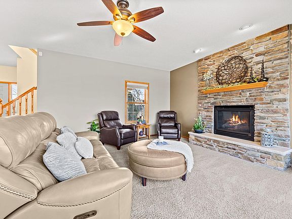 5th image of 3262 Kahlen Ave NE