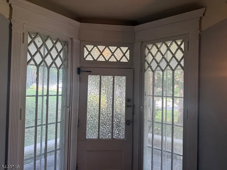 324 Claremont Ave — Photo 2