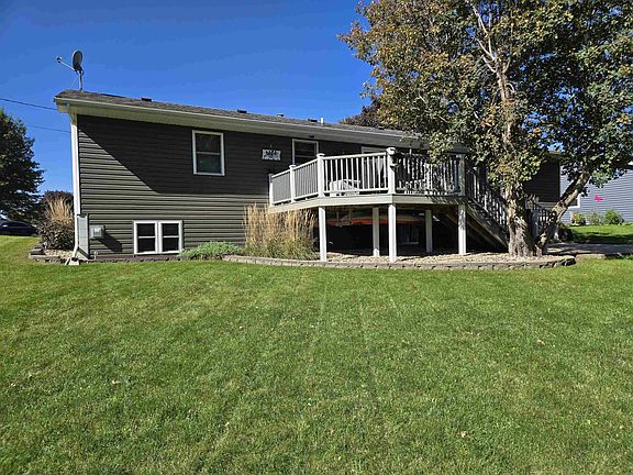 4th image of 923 Red Maple Ave