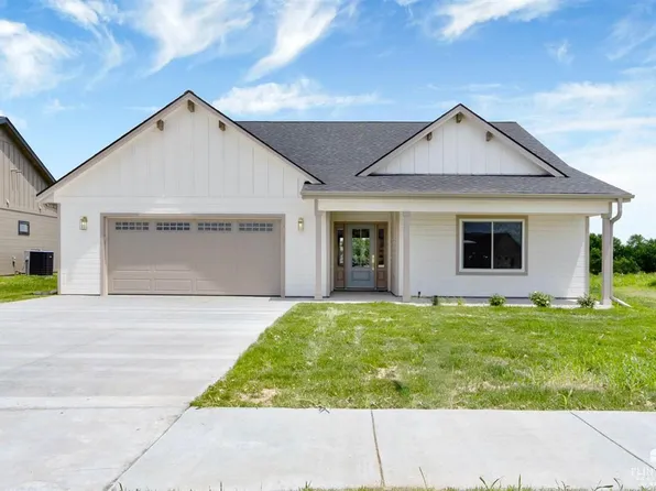 2545 Karen Ln, Junction City, KS 66441