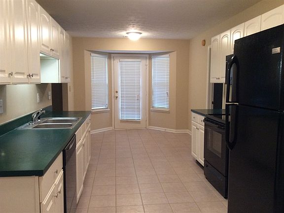3rd image of 7955 Meadow Bend Dr