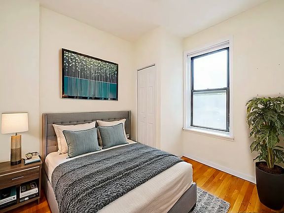 4th image of 201 E 30th St APT 44
