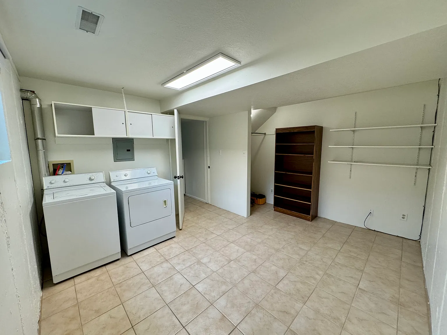 2 bed, 1400 sqft, $1,650 — Photo 2