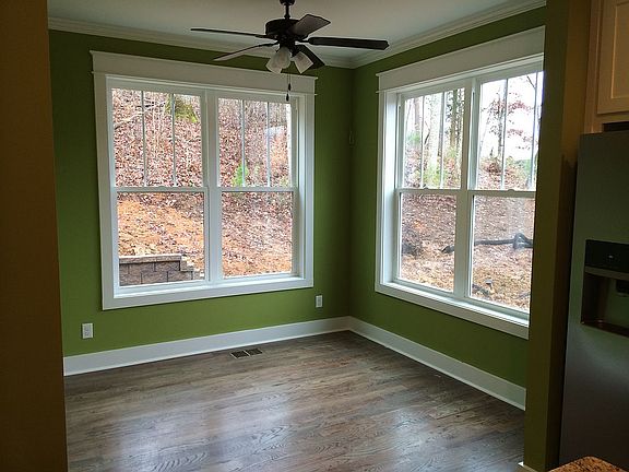 3rd image of 888 Willcrest Dr