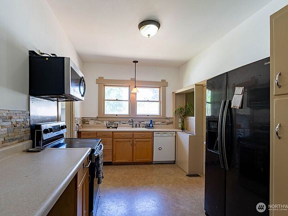 4th image of 802 Woodlawn Street