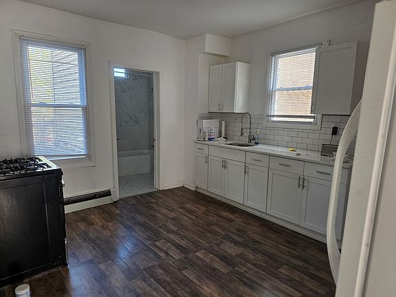 4th image of 99 Cutler St Floor 1