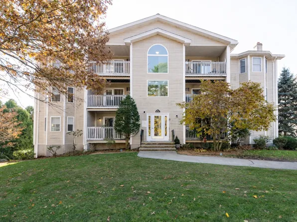 218 High St APT 4, Ipswich, MA 01938