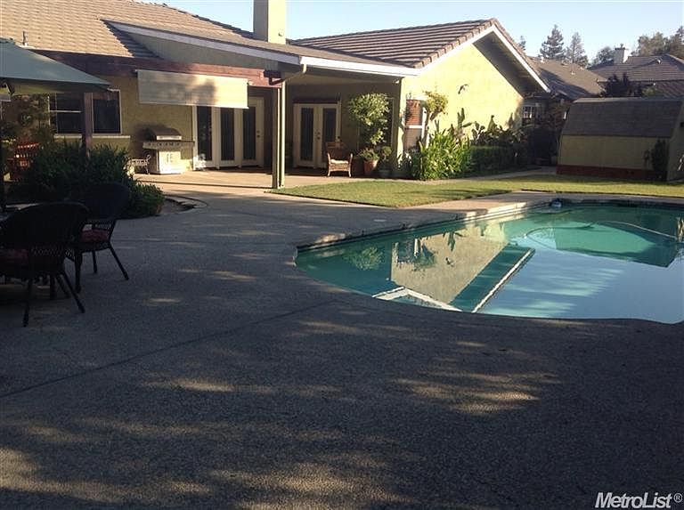 2nd image of 3361 Sarolou Dr