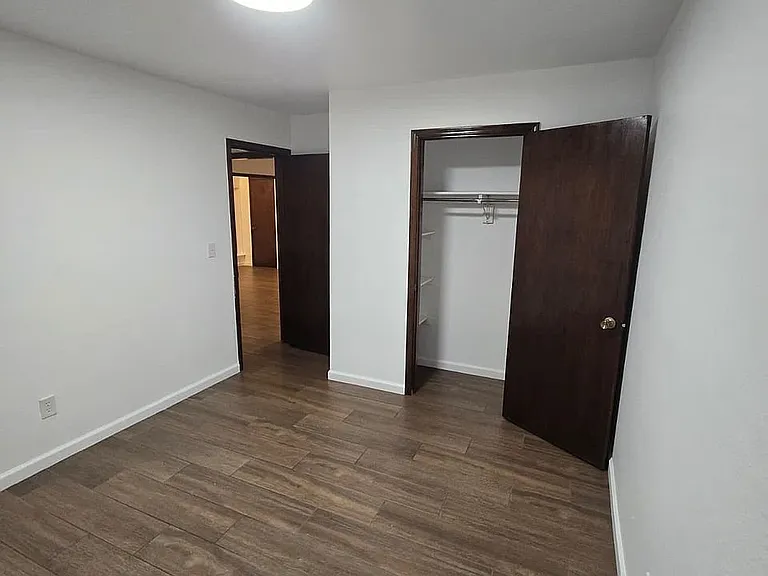 8912 N Markwell Ave — Photo 2